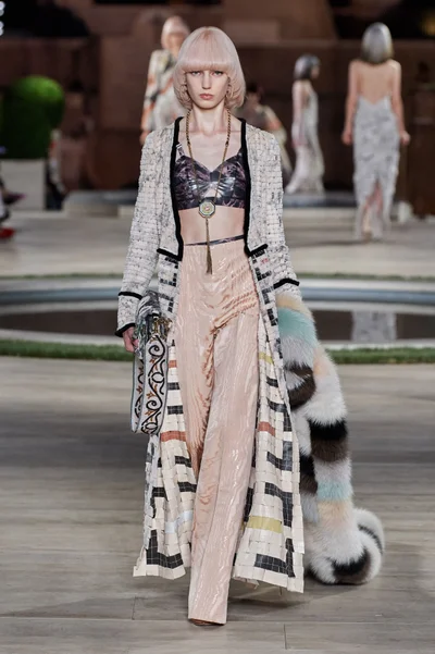 Look 50